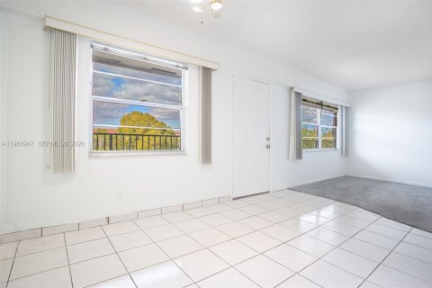 Copropriété à vendre à Pembroke Pines, Floride: 2 chambres, 86.68 m2 № 2025725 - photo 8