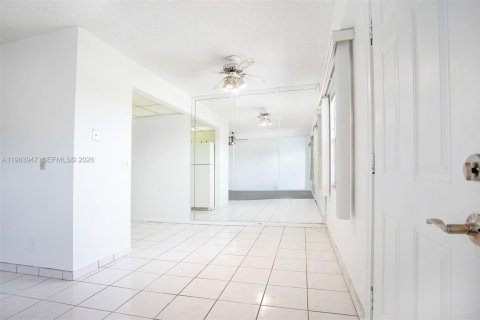 Copropriété à vendre à Pembroke Pines, Floride: 2 chambres, 86.68 m2 № 2025725 - photo 6