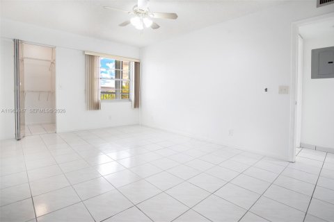 Copropriété à vendre à Pembroke Pines, Floride: 2 chambres, 86.68 m2 № 2025725 - photo 21