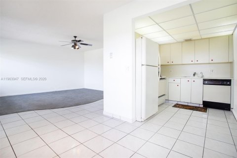 Copropriété à vendre à Pembroke Pines, Floride: 2 chambres, 86.68 m2 № 2025725 - photo 9