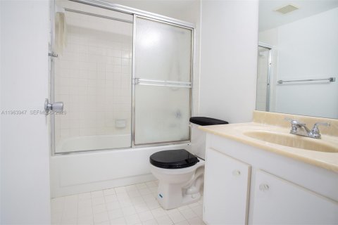 Copropriété à vendre à Pembroke Pines, Floride: 2 chambres, 86.68 m2 № 2025725 - photo 28