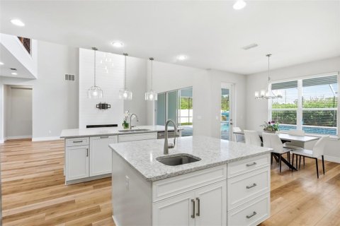 House in Oviedo, Florida 6 bedrooms, 391.12 sq.m. № 2428882 - photo 6