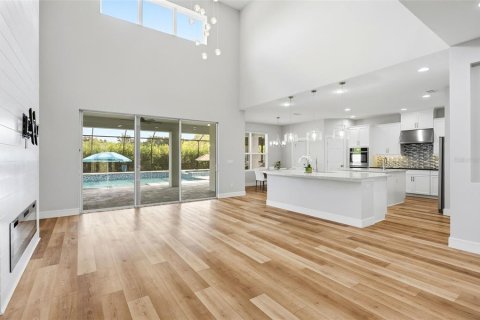 House in Oviedo, Florida 6 bedrooms, 391.12 sq.m. № 2428882 - photo 3