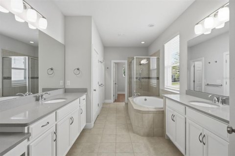 House in Oviedo, Florida 6 bedrooms, 391.12 sq.m. № 2428882 - photo 16