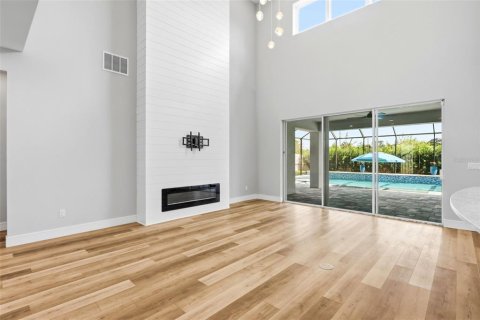 House in Oviedo, Florida 6 bedrooms, 391.12 sq.m. № 2428882 - photo 9