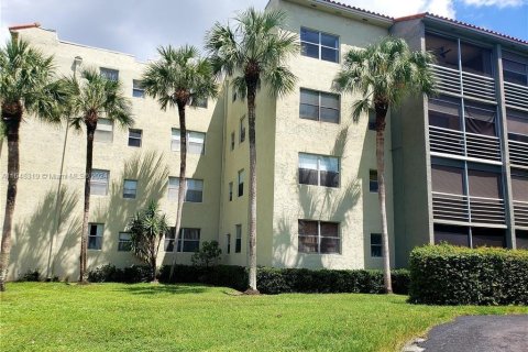 Condo in North Lauderdale, Florida, 1 bedroom  № 1859595 - photo 3