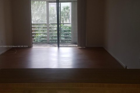Condo in North Lauderdale, Florida, 1 bedroom  № 1859595 - photo 5