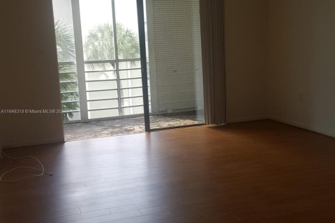 Condo in North Lauderdale, Florida, 1 bedroom  № 1859595 - photo 11