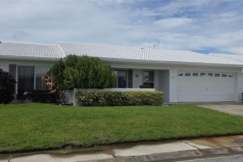 Condo in Pinellas Park, Florida, 2 bedrooms № 2353522 - photo 13