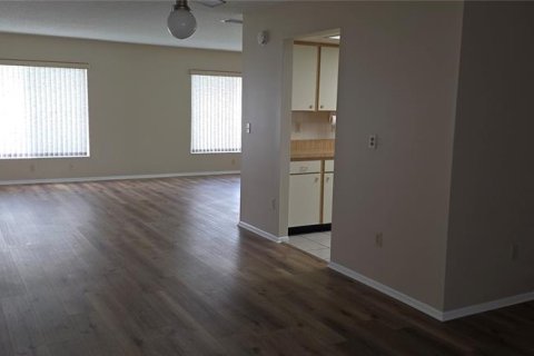 Condo in Pinellas Park, Florida, 2 bedrooms № 2353522 - photo 2