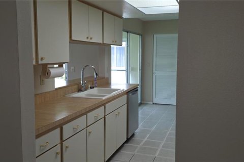 Condo in Pinellas Park, Florida, 2 bedrooms № 2353522 - photo 7