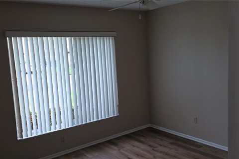 Condo in Pinellas Park, Florida, 2 bedrooms № 2353522 - photo 3