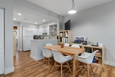 Condo in Saint Petersburg, Florida, 1 bedroom  № 2337311 - photo 14
