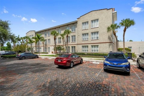 Condo in Saint Petersburg, Florida, 1 bedroom  № 2337311 - photo 4