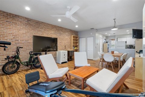 Condo in Saint Petersburg, Florida, 1 bedroom  № 2337311 - photo 11