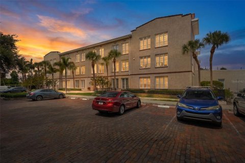 Condo in Saint Petersburg, Florida, 1 bedroom  № 2337311 - photo 7