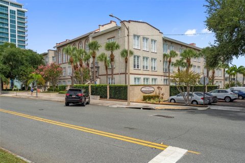 Condo in Saint Petersburg, Florida, 1 bedroom  № 2337311 - photo 3