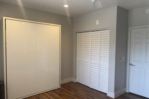 Condo in Saint Petersburg, Florida, 1 bedroom  № 2337311 - photo 24