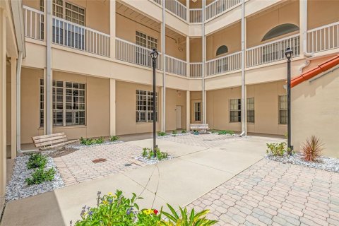 Condo in Saint Petersburg, Florida, 1 bedroom  № 2337311 - photo 30