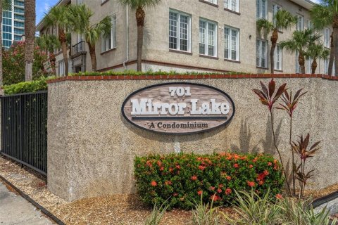 Condo in Saint Petersburg, Florida, 1 bedroom  № 2337311 - photo 6