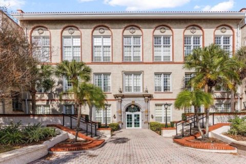 Condo in Saint Petersburg, Florida, 1 bedroom  № 2337311