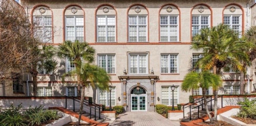 Condo in Saint Petersburg, Florida, 1 bedroom  № 2337311