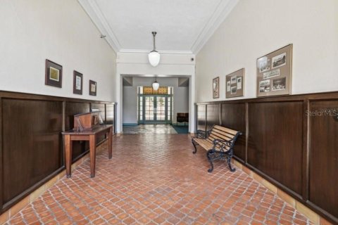 Condo in Saint Petersburg, Florida, 1 bedroom  № 2337311 - photo 10