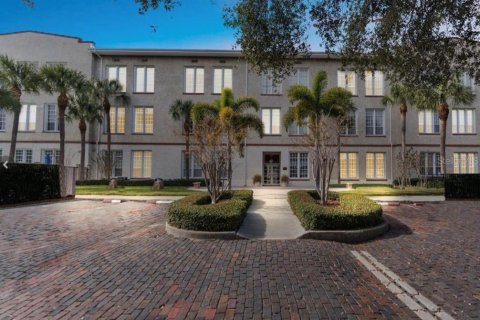 Condo in Saint Petersburg, Florida, 1 bedroom  № 2337311 - photo 8