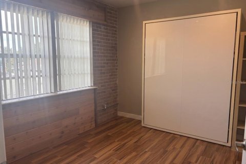 Condo in Saint Petersburg, Florida, 1 bedroom  № 2337311 - photo 27