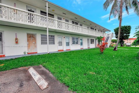 Condominio en venta en Miami Gardens, Florida, 1 dormitorio, 66.43 m2 № 1604091 - foto 3