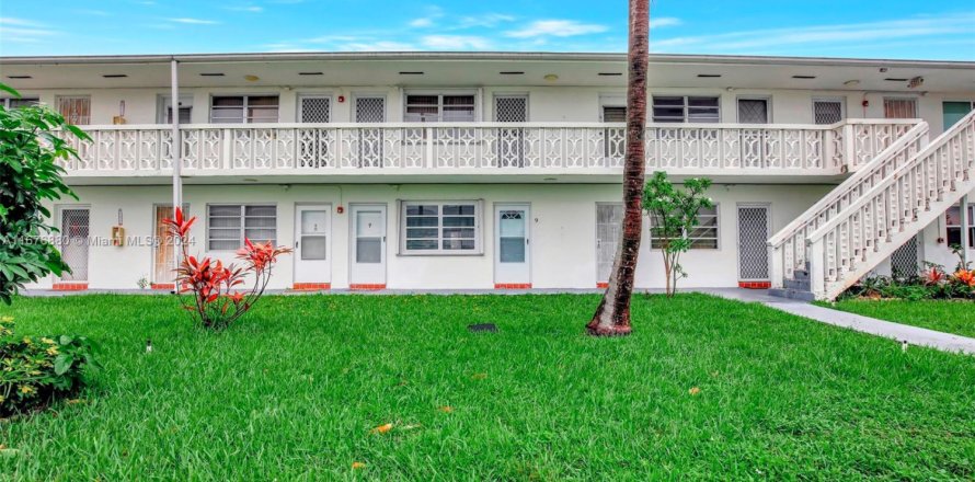 Condominio en Miami Gardens, Florida, 1 dormitorio № 1604091