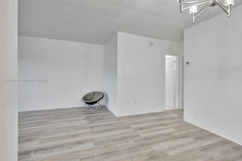 Condominio en venta en Miami Gardens, Florida, 1 dormitorio, 66.43 m2 № 1604091 - foto 14