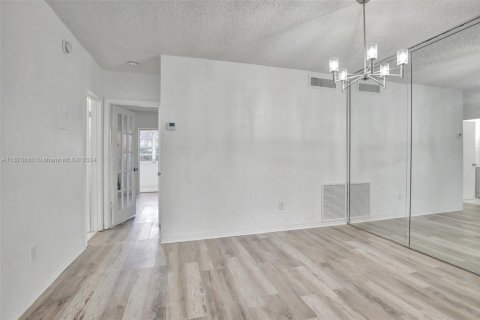 Condominio en venta en Miami Gardens, Florida, 1 dormitorio, 66.43 m2 № 1604091 - foto 10