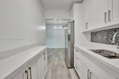 Condominio en venta en Miami Gardens, Florida, 1 dormitorio, 66.43 m2 № 1604091 - foto 5