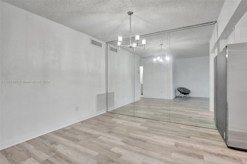 Condominio en venta en Miami Gardens, Florida, 1 dormitorio, 66.43 m2 № 1604091 - foto 11