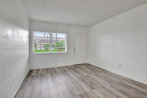 Condominio en venta en Miami Gardens, Florida, 1 dormitorio, 66.43 m2 № 1604091 - foto 7