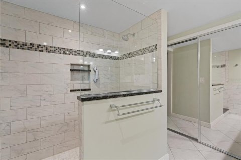 Condo in Fort Myers, Florida, 2 bedrooms  № 2239629 - photo 14