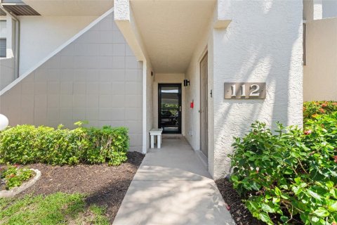 Condo in Fort Myers, Florida, 2 bedrooms  № 2239629 - photo 2