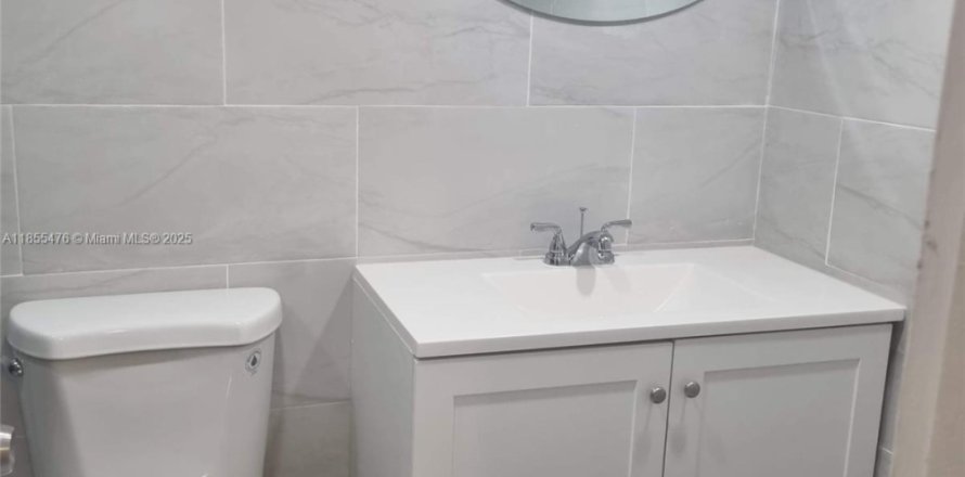 Condo in Hallandale Beach, Florida, 1 bedroom  № 1875109