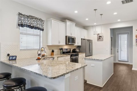 Townhouse in Fish Hawk, Florida 3 bedrooms, 165.09 sq.m. № 2207298 - photo 8