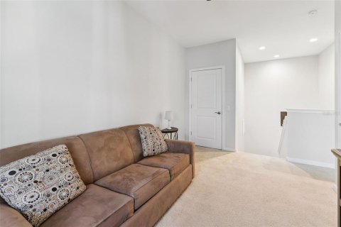 Townhouse in Fish Hawk, Florida 3 bedrooms, 165.09 sq.m. № 2207298 - photo 19
