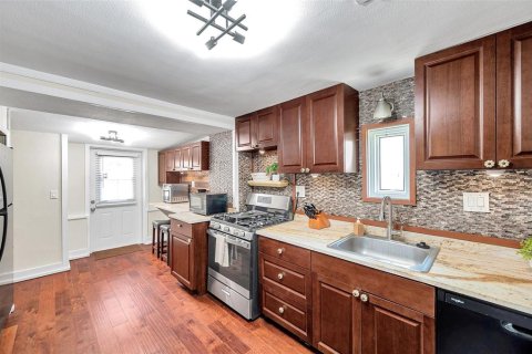House in Saint Petersburg, Florida 3 bedrooms, 148.64 sq.m. № 1828411 - photo 12