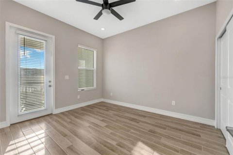 Adosado en venta en Tampa, Florida, 4 dormitorios, 265.05 m2 № 2272945 - foto 10