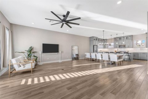 Adosado en venta en Tampa, Florida, 4 dormitorios, 265.05 m2 № 2272945 - foto 16
