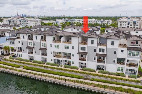 Adosado en venta en Tampa, Florida, 4 dormitorios, 265.05 m2 № 2272945 - foto 6