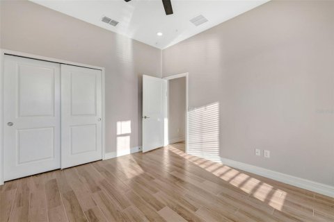 Adosado en venta en Tampa, Florida, 4 dormitorios, 265.05 m2 № 2272945 - foto 12
