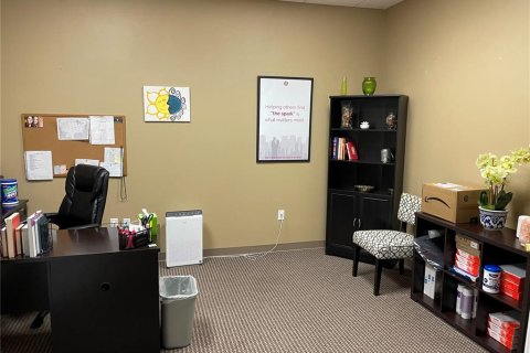 Commercial property in Valrico, Florida 139.35 sq.m. № 1837277 - photo 5