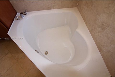 Casa en venta en Doral, Florida, 3 dormitorios, 185.06 m2 № 2052081 - foto 27