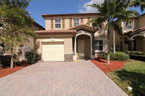 Casa en venta en Doral, Florida, 3 dormitorios, 185.06 m2 № 2052081 - foto 2