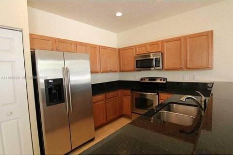 Casa en venta en Doral, Florida, 3 dormitorios, 185.06 m2 № 2052081 - foto 14